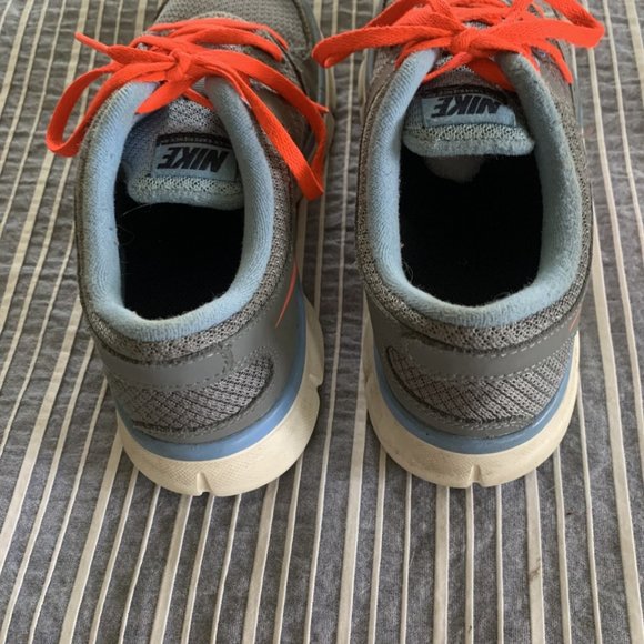 Nike shoes - Picture 3 of 3